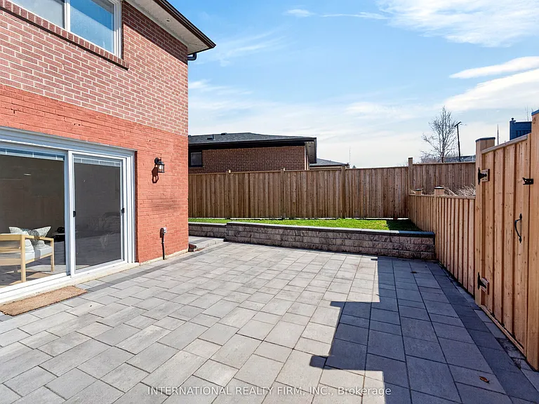 26 Dellbrook Cres — Photo 41