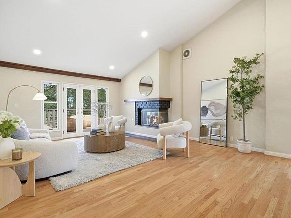 3rd image of 10140 Hillcrest Rd