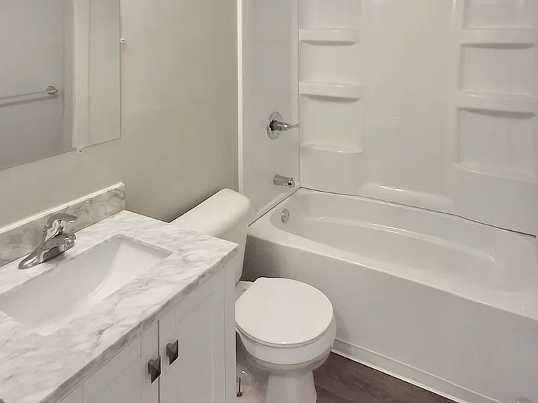 531 W 20th St #29 — Photo 2