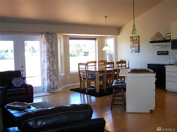 5th image of 429 Octopus Ave NE