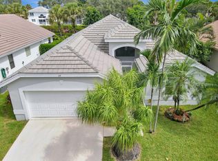 24 Lawrence Lake Dr, Boynton Beach, FL 33436