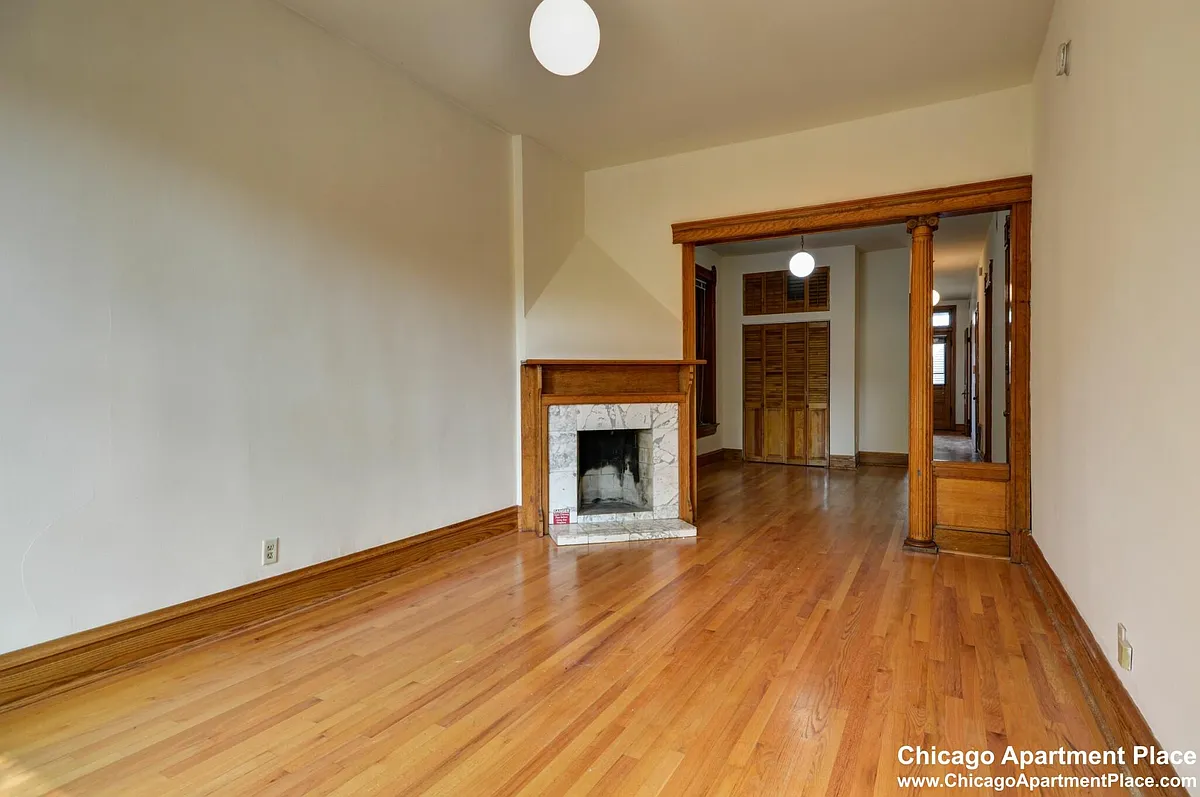 Building Photo - 1935 N Sheffield Ave #3F
