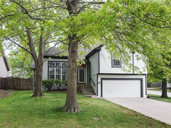 5009 Payne St, Shawnee, KS 66226