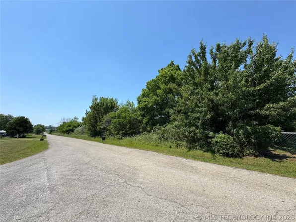 E Scherry Ln, Claremore, OK 74019