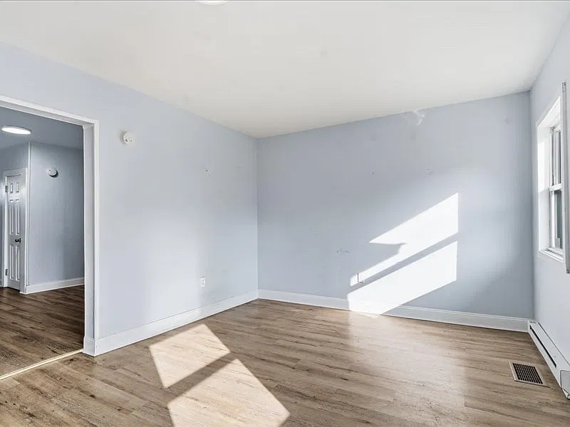 2 bed, 898 sqft, $1,200 — Photo 2