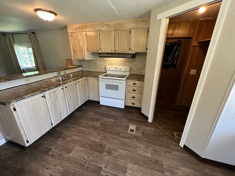 6 Reeves Rd — Photo 9