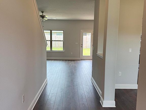 4th image of 185 Ridgeway Cir