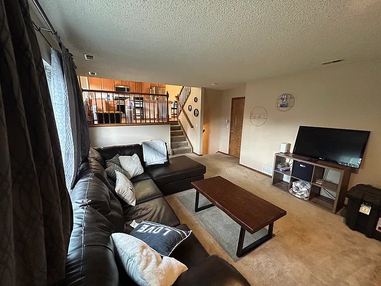 1405 Coolcrest Dr — Photo 10