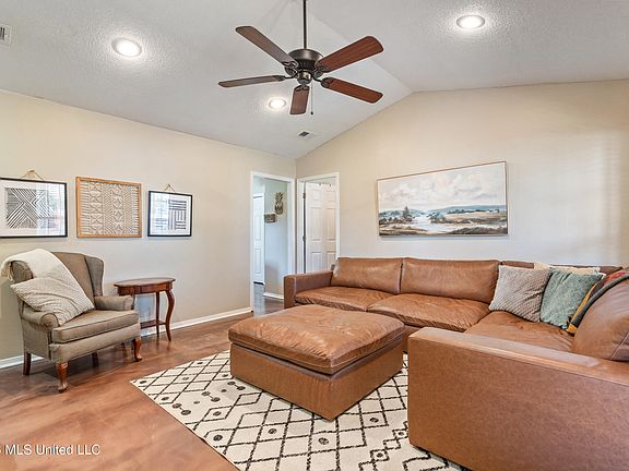 4th image of 10151 Riggan Dr