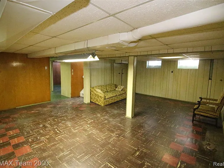 24301 Colgate St — Photo 21