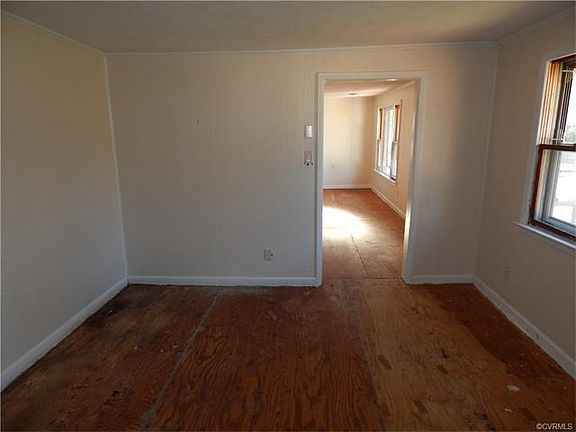 2nd image of 23204 Pine Grove Pl