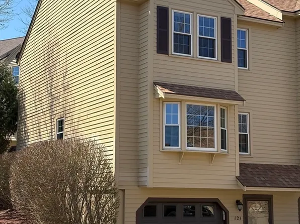 121 Mercury Ter #121, Haverhill, MA 01832