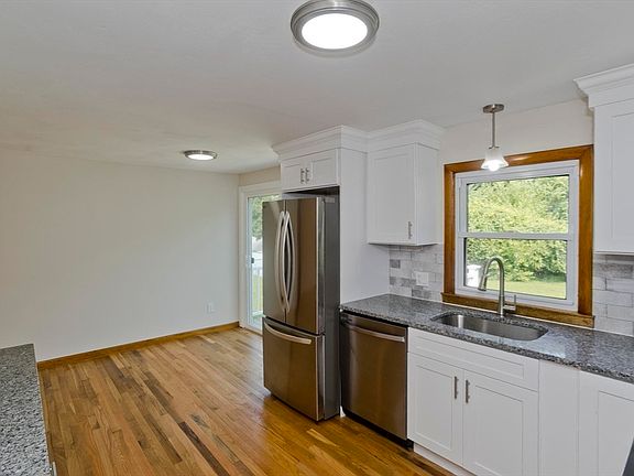 4th image of 11 Mountainview St