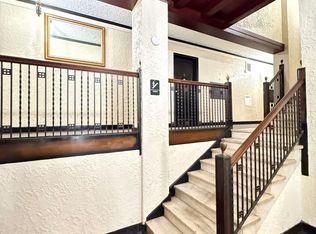 631 S 4th St #407, Springfield, IL 62703