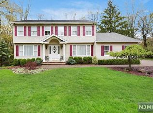 15 Hosking Way, Ramsey, NJ 07446
