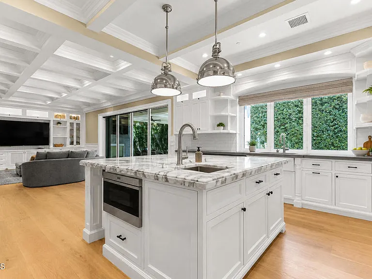 10331 Valley Spring Ln — Photo 11