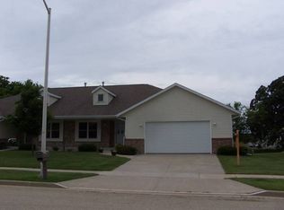 424 Jewel St, Juneau, WI 53039