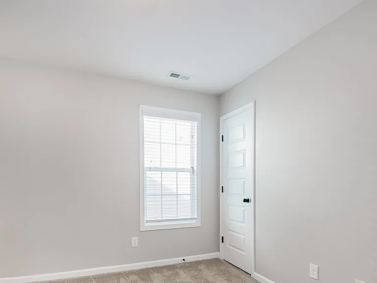184 Honeybee Trce — Photo 11