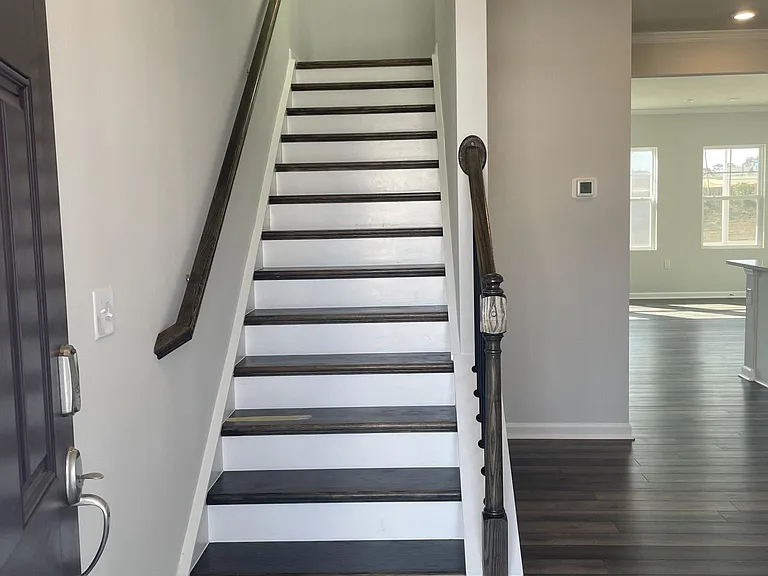 1220 Matterhorn Dr — Photo 2