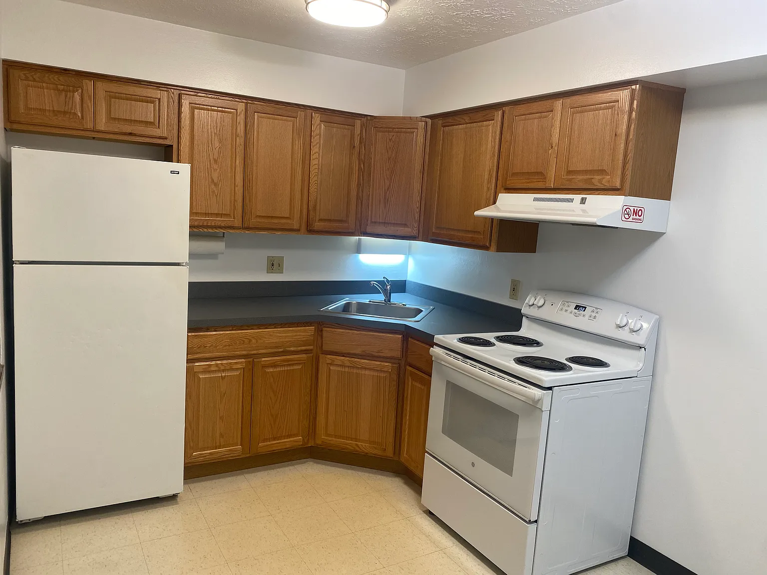 Ridge Plaza Apartments — Photo 3
