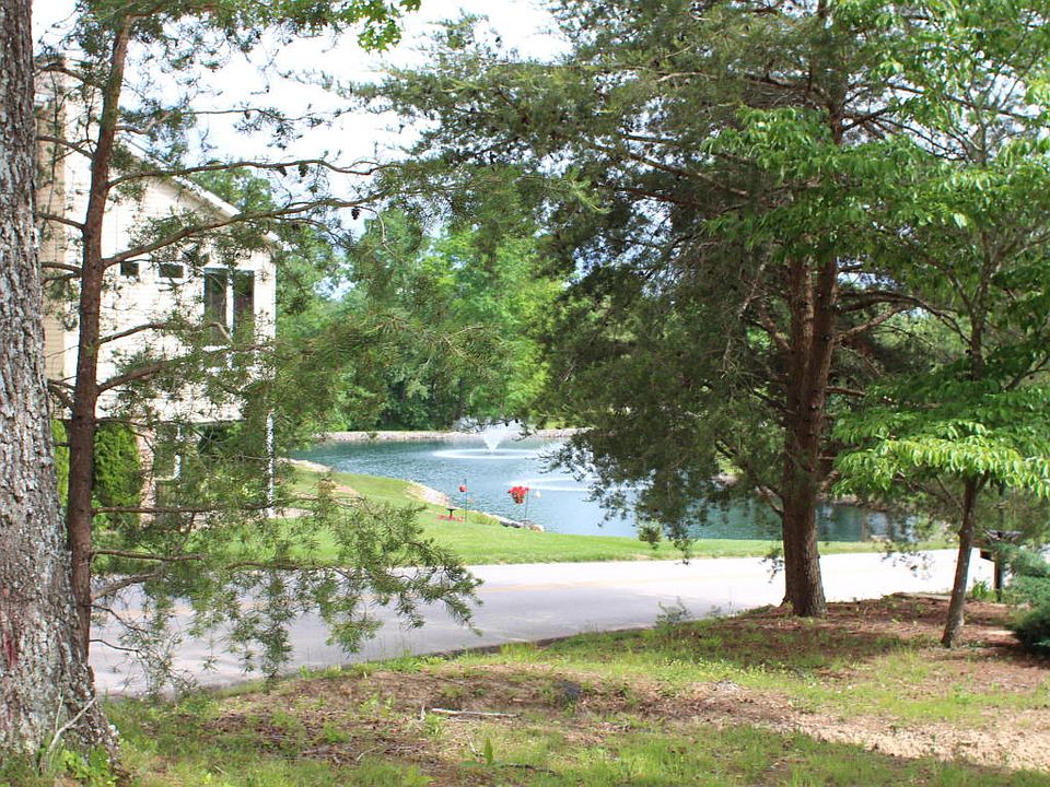 2nd image of The Gardens Dr