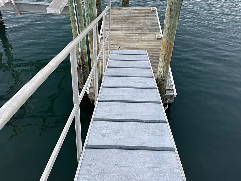 Pelican Dr — Photo 20