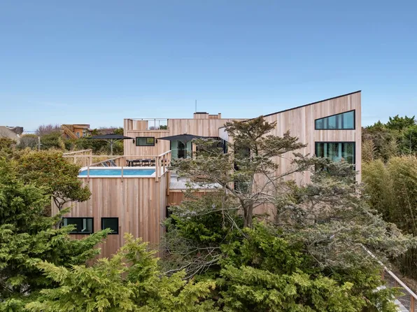 18 Michigan St, Ocean Beach, NY 11770