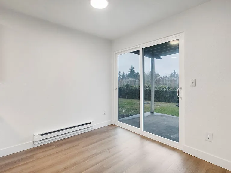 Oak Park Apartments — Photo 16