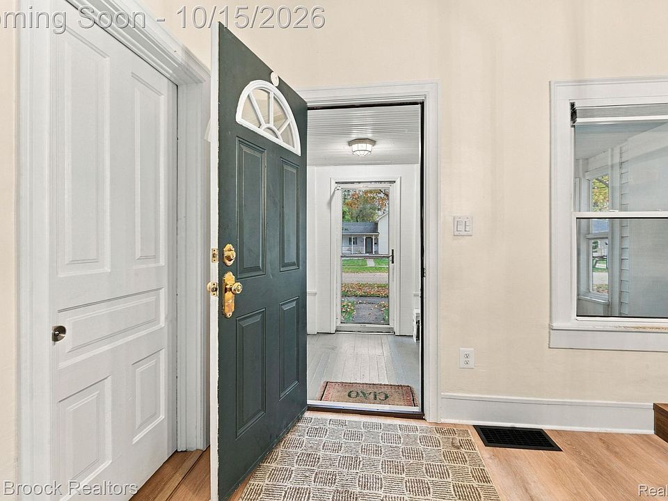 704 E Washington St, photo 5