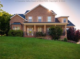 211 Bentwood Rd, Hurricane, WV 25526