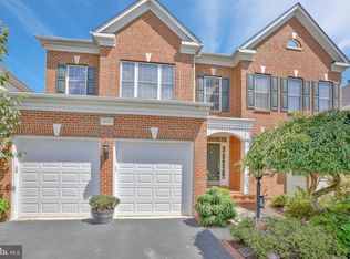 25722 S Village Dr, Chantilly, VA 20152