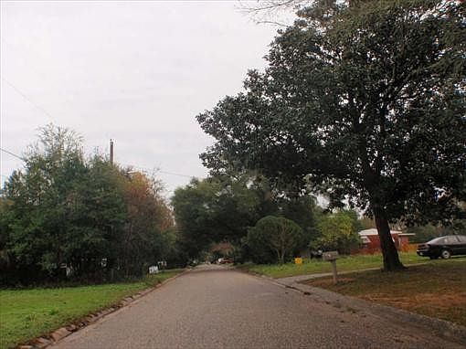 2nd image of 204 Edison Dr
