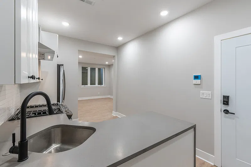 2 bed, 2.0 bath, 886 sqft, $1,675 — Photo 4