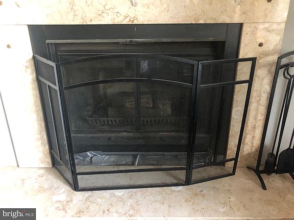 4th image of 2430 Barry Dr