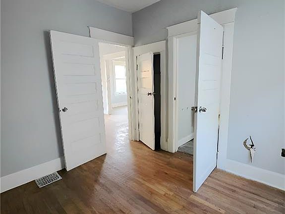 3rd image of 5802 Thompson Ave