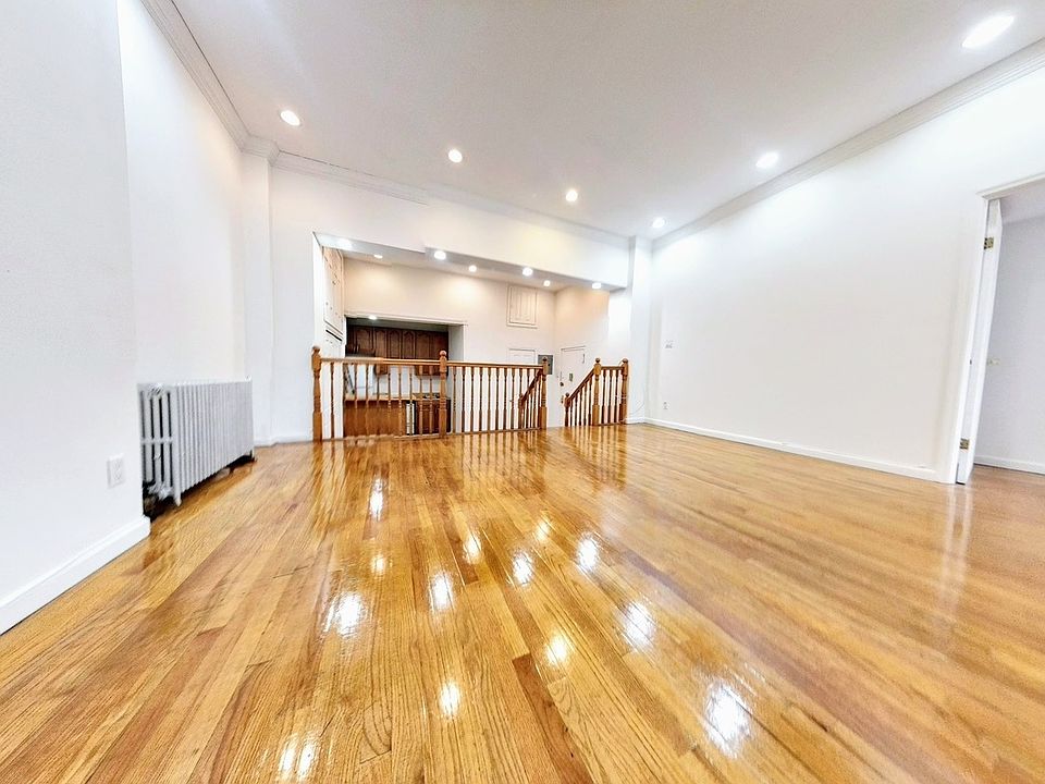 2nd image of 176 2nd Ave APT 1F
