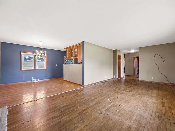 5th image of 310 E 2nd Ave