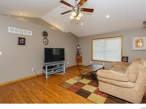 2nd image of 105 Lane Garrett Dr
