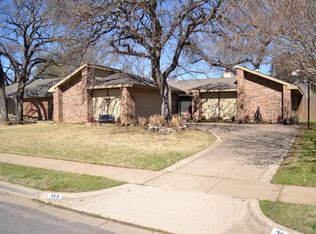 303 Springridge Ln, Euless, TX 76039