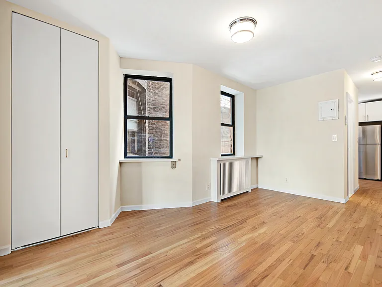 414 W 49th St #2B — Photo 1