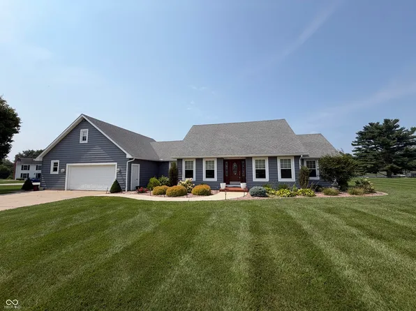 61 Callery Pear Dr, Batesville, IN 47006