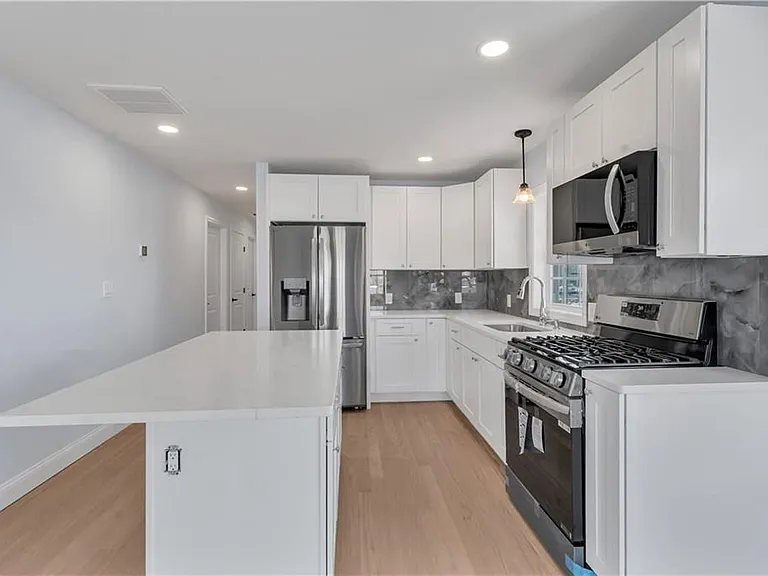 10 Anthony Ave #2 — Photo 9