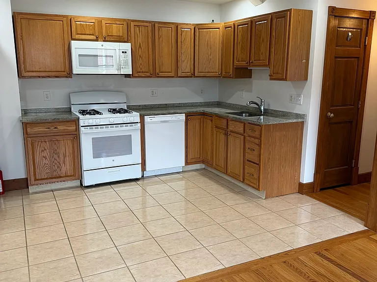 245 Edwards St #2L — Photo 2