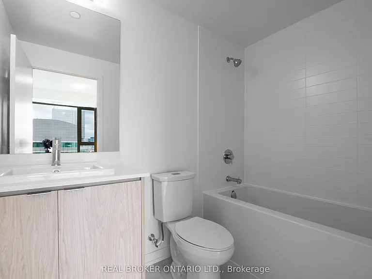 55 Duke St W #1101 — Photo 10