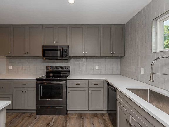 5th image of 1312 E Belmont St