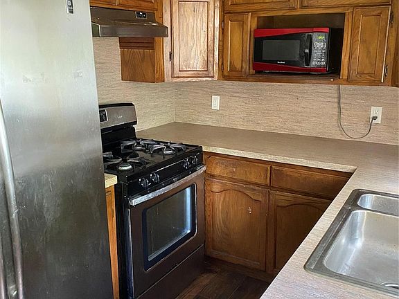 2nd image of 1424 N Columbia Ave