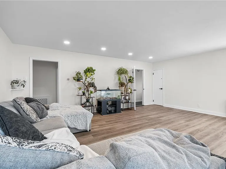 726 Seneca St #1 — Photo 43