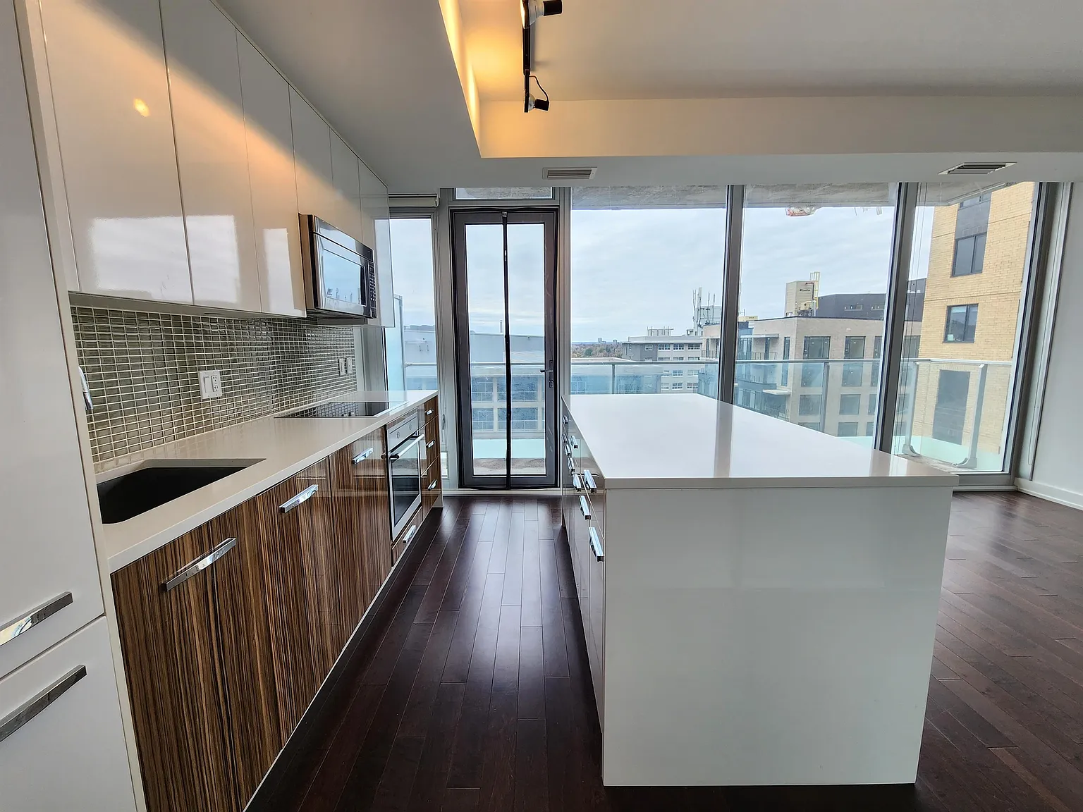 111 Champagne Avenue South - 1403 — Photo 3