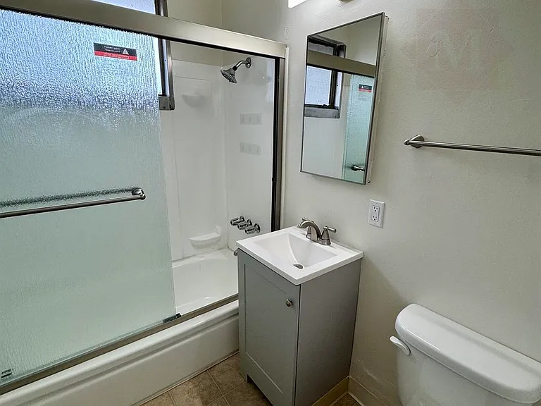 627 De La Vina St #7 — Photo 2
