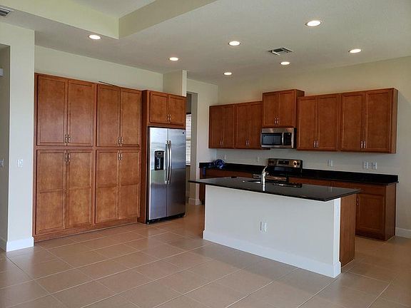 3rd image of 16024 Whippoorwill Cir